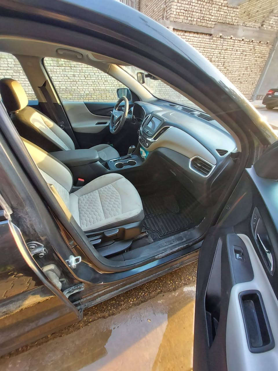 سلام عليكم 
كوينكس ٢٠٢٠ مواصفات عاديه LS مكينة ١٥٠٠ تيربو
رقم واسط انگليزي الضرر بنيد مبدل و مصبوغ و التكمه شوية بيها صبغ 
السعر ١٣٨ وبيها مجال 
العنوان كوت الخاجية 
صور السونار بالمنشور 
مكلف بالنشر الاتصال على ***********
