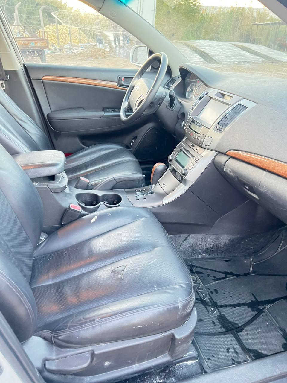 السلام عليكم
سوناتا موديل 2010 خول جديد
ادوات ادوات كصه جنطه
متوم طبق اصل
محرك غاز نسه الصراف وعطل
سياره كارتون جديده 
تبريد شغال
حداديه جديده
السعر44 وبيه مجال
مكان السياره بنجف
***********
