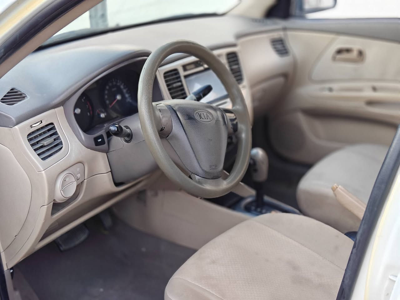 السلام عليكم
للبيع كيا ريو موديل 2009وارد خليجي 
محرك 1600
السياره على وضع الشركه
رقم بغداد مشروع وطني تحويل ثاني يوم
السياره كير محرك جديد
حداديه جديده تخم تاير
تبريدثلج❄️
السياره بيها قطعه وحده فقط. فقط.
السياره فول اوتماتيك 
مكان السياره النجف 
السعر 80وبيها مجال قليل
للاستفسار اكثر الاتصال ع رقمك ***********
