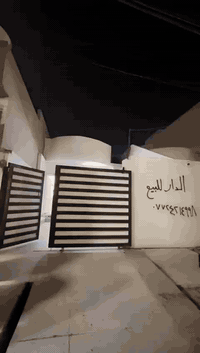 سلام عليكم
بيت للبيع 

مساحة 100 مـ

كهرباء و مي زين 

غرفه  هول مطبخ حار

استقبال وصحيات وكراج

سعر 60 وبي مجال 

عنوانة حي العسكري سايدين زراعي 

***********
