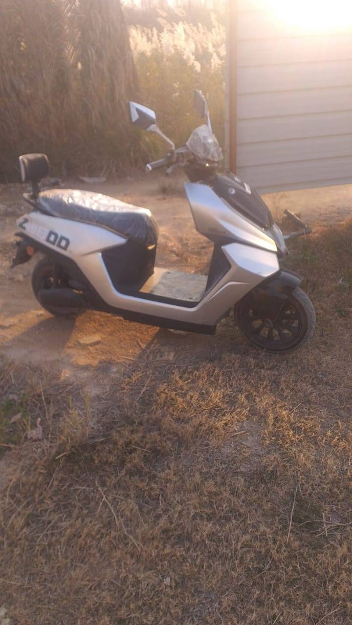 السلام عليكم شباب دراجه للبيع شحن (6 بطاريات ) ملاحضه :الدراجه صارله اقل شهر عندي اخذتها رنبه يعني زيرو اني نزلته بيدي و ماشيه اقل 50 كيلو استخدام بيت
رقمي بيه واتساب. سعره بالواتساب وتدلل 
***********
