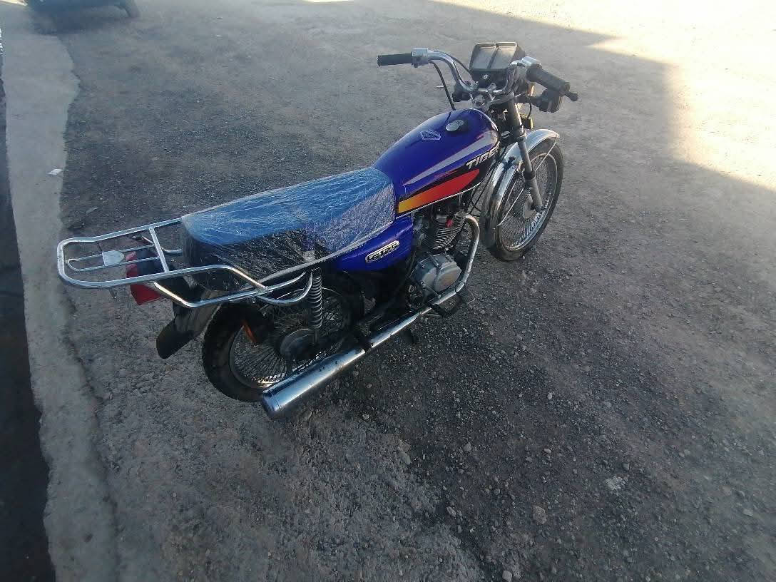 دراجه ناريه ايراني للبيع موديل 2018 اوراقه موجوده كهربائيات كله شغاله سعر 350 بيها مجال للاستفسار اتصال ع الرقم ***********
