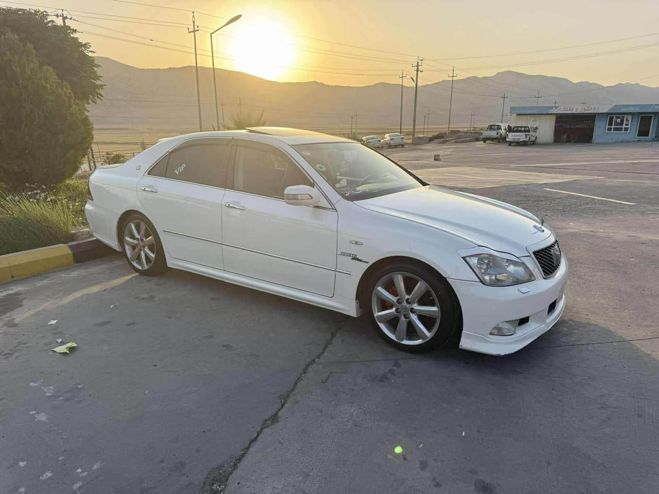 سەرەتا بە ناوی خوای گەورە 
شاهینە ساغە کوشن جڵد و هیتەر ٢٠٠٥ سڵاید ٣دووگمە ناوڕەش  دوو پارچەی ئەورووپی هەیە کالم کراوە بە سپۆرت چوار تایەی لۆک٩٠ مەجالێکی کەم 
*********** رانية, السليمانية
