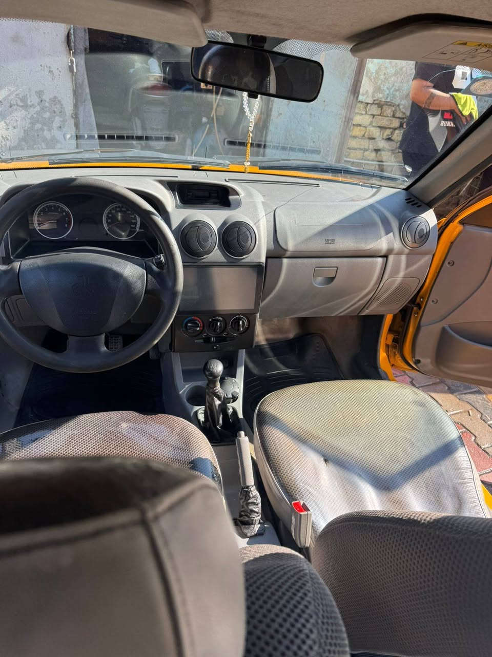 السلام عليكم سايبه للبيع موديل 2023السياره خير من الله حداديه جاهزه سياره تأخذها  تترحملي عليها السياره عارضها 68 وبيها مجال بسيط مكان السياره بغداد الكرخ ***********
