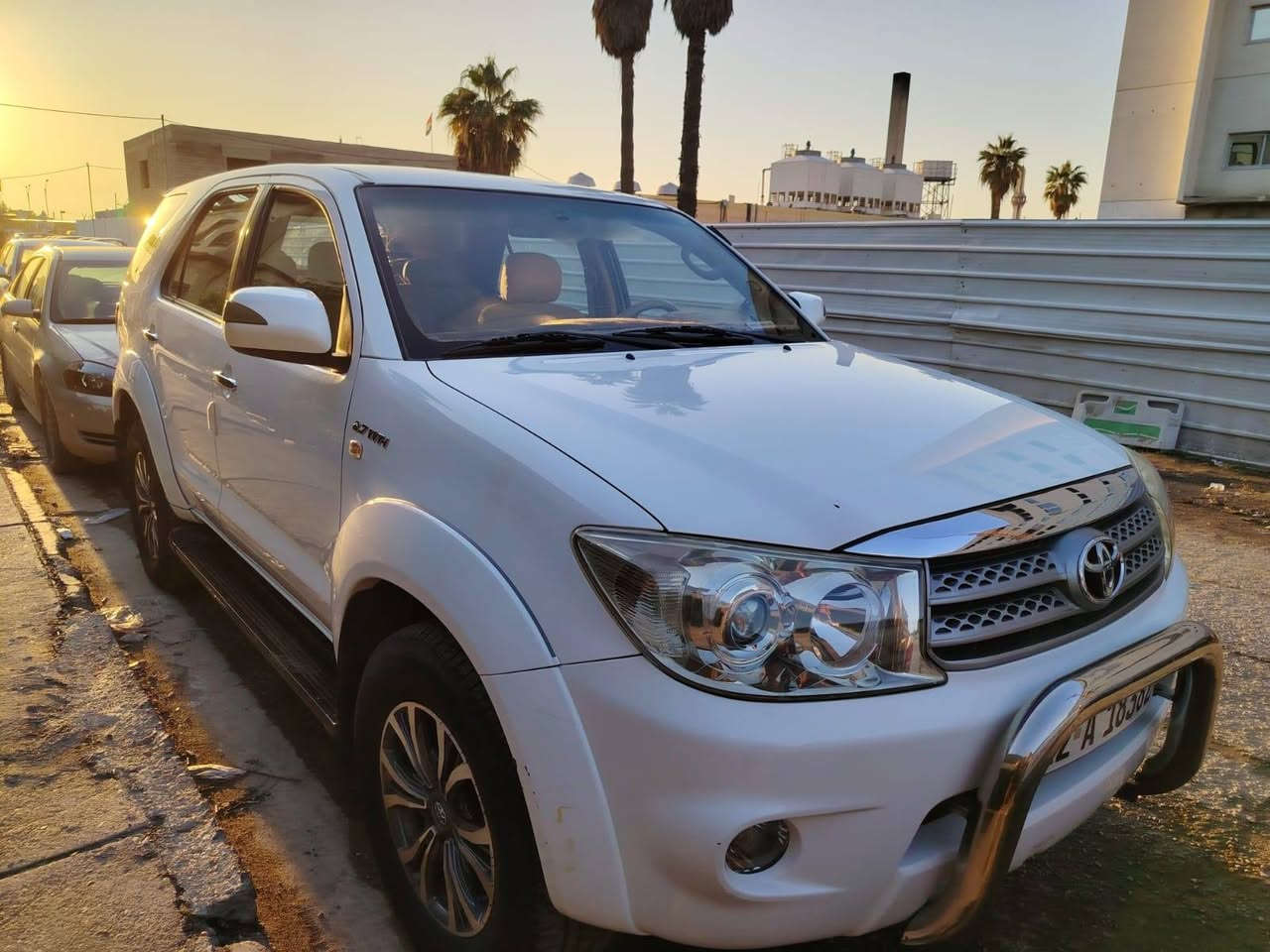 السلام عليكم. تيوتا فور چنر. 2009 رقم وسنويه جديد اربيل. ماشيه 170الف كير محرك شرط. السياره اكلين بدون صبغ وضربه نهائي. شبر بارد فقط. 7را
كب كهربائيات كلو شغال بشرط من الرقم للرقم. سعر 165 وبيها مجال قليل. ***********
***********.
