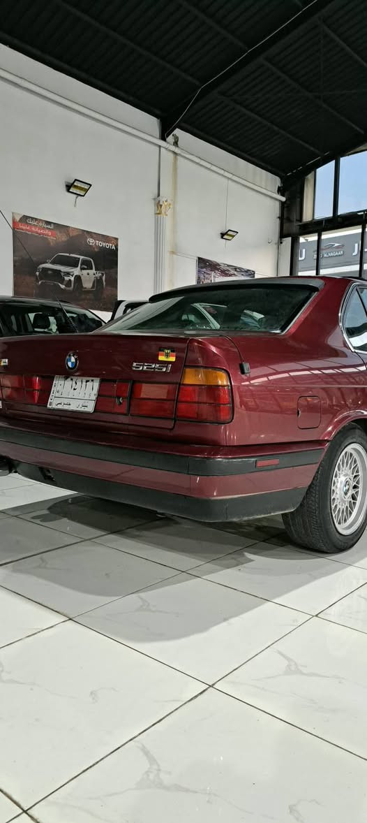 السلام عليكم..
للبيع BMW حجم 525i فتحه.اصل وفصل 
كير ومكينة شرط طخم أمامي وخلفي جديد صبغ عقجين موديل 92داخل جلد سيارة جاهزة..اكثر تفاصيل.  📞 وتدلل ***********
