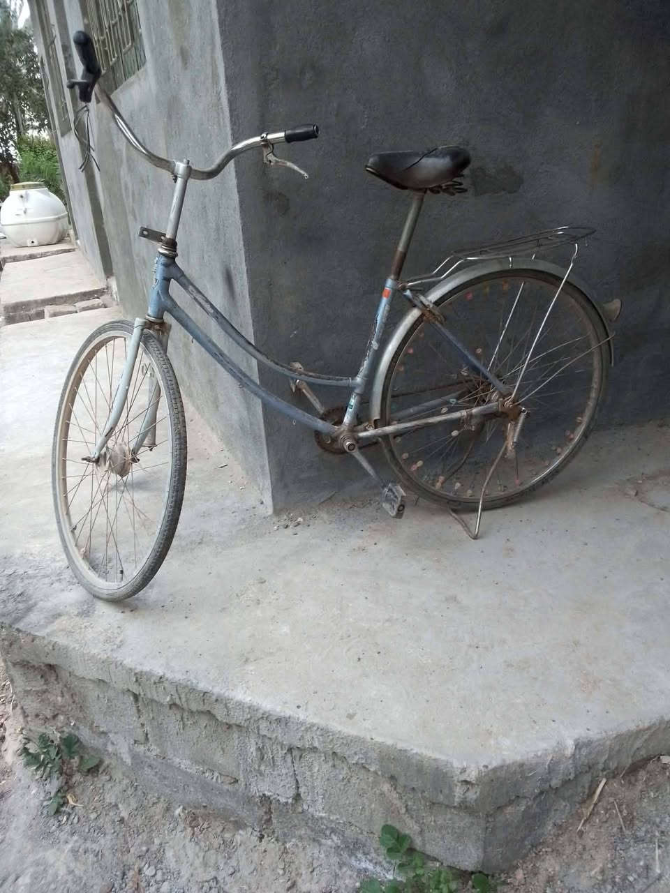 متاح بايسكل ٢٧ حساس ب ٥٠ وبي مجال الاستفسار رقم ***********
