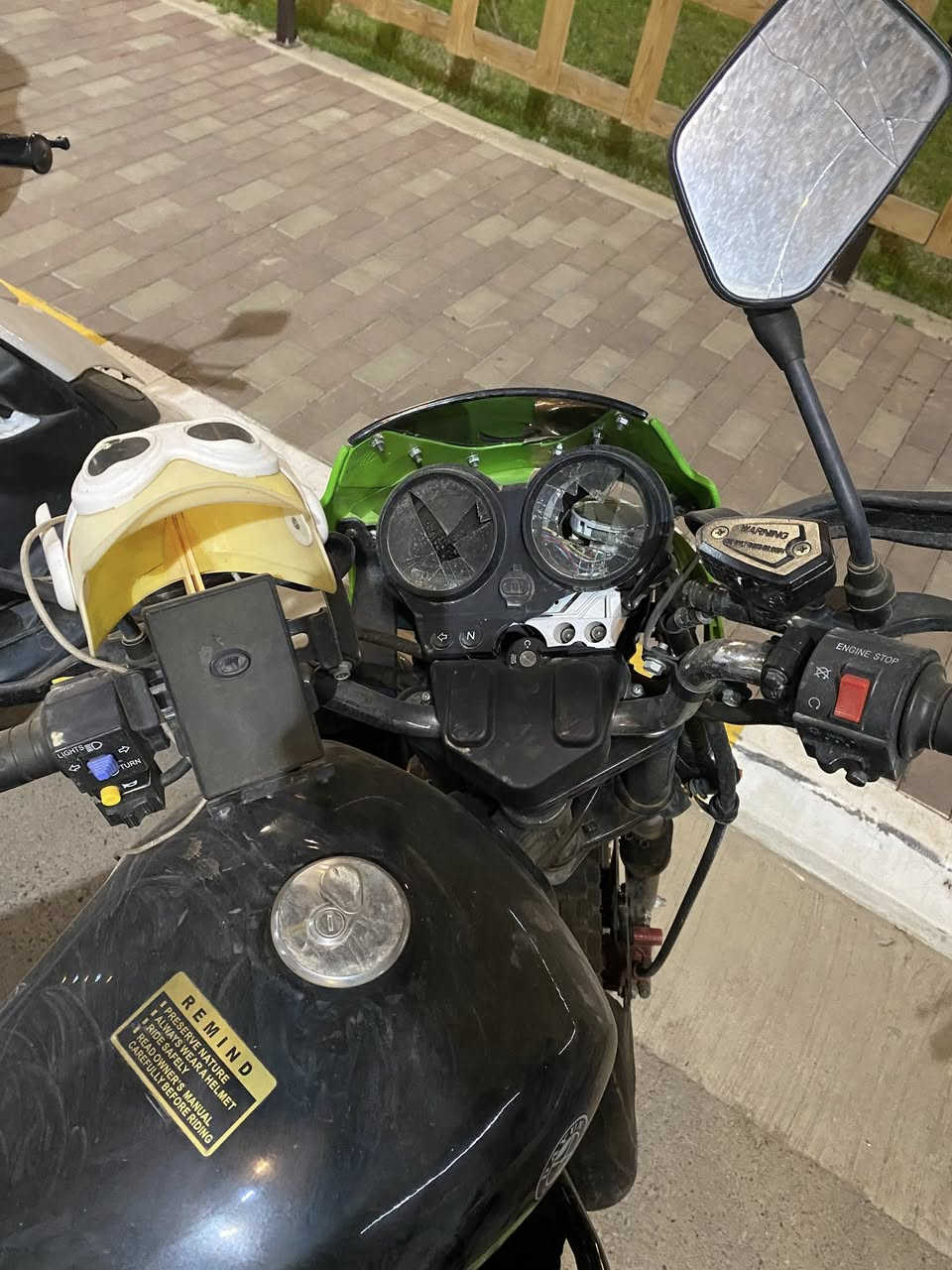 سلام عليكم دراجة دايوان مرقم اربيل بسمي الدراجة بيها حادث بسيط بس الماشة معوجة و عداد سرعة ماشية 1500بعدها زيرو السعر عل خاص او عل رقم هاذ ***********
