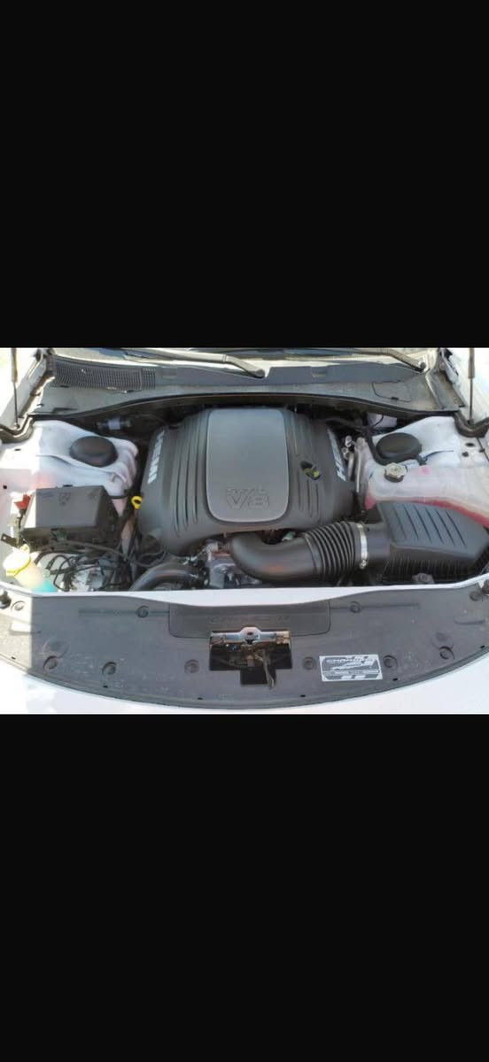 دوج جاجر RT الاصدار الاخير موديل ٢٣ الساره ماشيه ٨٠٠٠ ميل بعده زيرو
المواصفات فول عده الفتحه يعني داخل كنتار ودشبول خياط  
السياره من دون ايرباك 
بيه الباب مبدل بلاد نفس الون  وجاملغ صبغ فقط   
بجم كبس  
السياره جديده ومن دون نقص وبسمي ثاني يوم احولك  
السياره معروضه ٢٨,٥٠٠ 
موقعه  السياره بغداد 
***********
