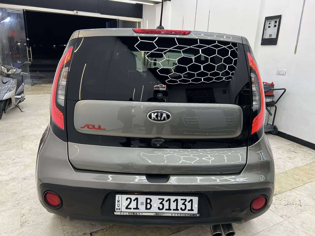 السلام عليكم

للبيع كيا صول  ٢٠١٨ وارد امريكي حادثه خلفي وبسيط 

السيارة بدون صبغ بدون تبديل عدت الدعاميه خلفيه فقط
                        
                           ( ملاحظه )

فوووووووول موصفات السياره مميزه جدا بالموصفات

رقم سليمانيه  الجديد 

مواصفات فوووووول عدا الفتحه

1600 تيربو ✈️

ماشيه ٤٦ الف

بصمة تشغيل وأبواب وجنطه

كراسي كهرباء السايق والراكب عدد 2

اضائه ترحيب

شاشه حجم كبير

كامره اصليه

نظام ترحيب

مري شفط + نيكل بلادي

اشاير بالمري

بكلايت لد بلادي

الايتات بلادي زنون ولد نهاري

كشافات لد

ستيرن حرف D + جلد وخياط 

كشنات جلد زائد تطريز بخيط احمر

سستم سماعات + انار بالسماعات متغيره مع الصوت 

 أناره داخليه متغيره

أناره اسفل السياره بلاديه

أناره اسفل الدشبول متغيره

ويل كب كروم 

كروزر سرعه

تبريد منفصل ابيانو 

تدفئ بالستيرن 

دوسات حمره

تدفئ في الكراسي الاماميه

تدفئ بالكراسي الخلفيه

تغير وضع القياده

بوصله بالمرايه الوسطيه

بغداد الكرخ حي الاعلام

السعر ١١٢ ورقه وبيها مجال بسيط 
رقم الهاتف ***********
