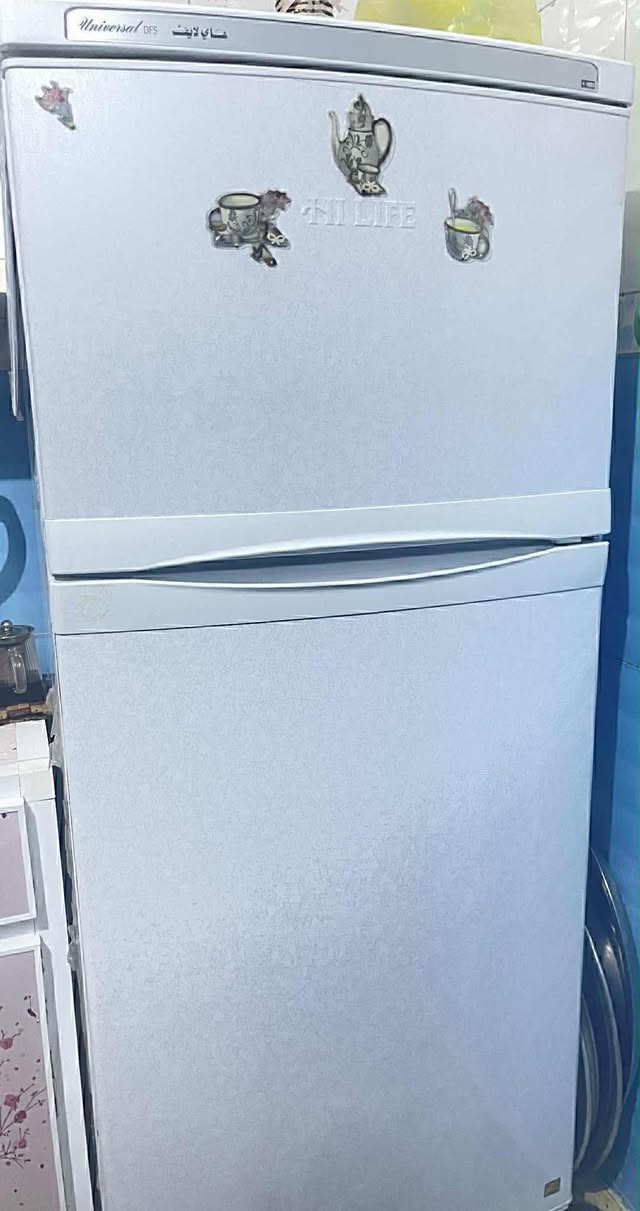 ثلاجة للبيع نضيفة ما داخلة تصليح اكبر حجم ١٨ قدم محتاج و اريد ابيعه الاتصال على الرقم *********** السعر ٢٦٠ و بيه مجال
