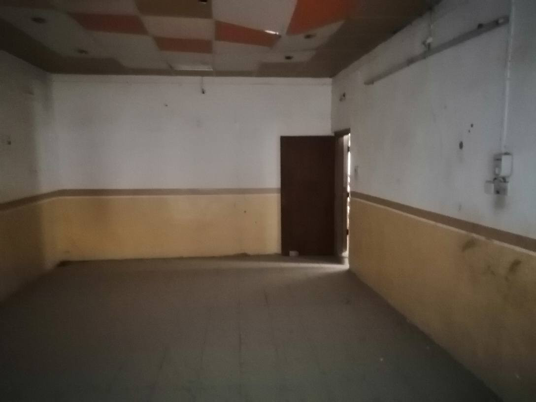 عندي بيت حي المكرمه مساحه ٢١٦ م بيت قديم مساحه ٢٦٦ بايع الحديقة ٥٠م وباقي ٢١٦ لبيع منطقة الثمن تالاف قريب على جامع الإمام المهدي قروب عمود ١٢ شارع كربلاء سعر ١٨٥ مليون الاتصال على الرقم *********** بيت قديم يعتبر عرصه النجف, العراق
