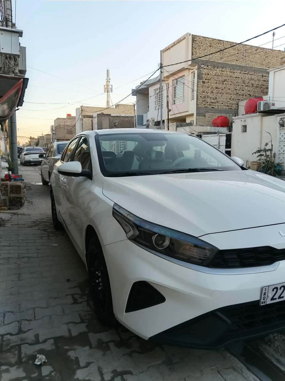 سلام عليكم.     كيه سيراتو
موديل 24 
نص موصفات
محرك 2000cc
اربيل بسم شركه 
ماشيه 86 
كفاله عامه 
عده كارت بجاملغ مأشر عليه
تبريد ثلج ❄️ 
كشنات تغليف درجه يك 
كاعيه جلد سيارة ربع ما تصرف 
عليه خير من الله 
المكان النجف حي ميسان  
178 وبيه مجل حك الجيه 
***********وتساب مجود
