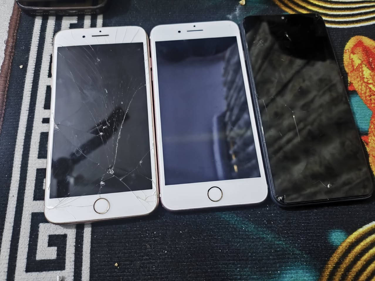 تليفونات خربانه يفون سبعه بلاص بطاريه تفرمت طالب فقط يفون ثمانيه بلاص مكسور شاشيه وضهر هم تفرمت فقط A13 شاشه تفرمت فقط عنوني بغداد مدينه ام لكبر رقم ***********
