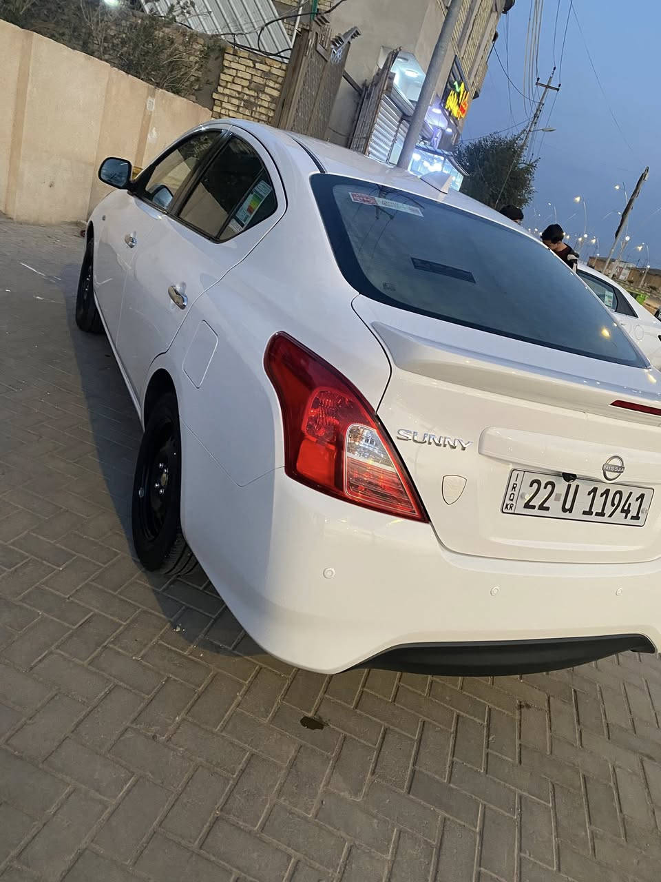 نيسان صني ام البليته الزركه 2024  ماشيه ستالاف 6000 وكاله مجانيه من الشركه سياره كفاله عامه من الزلغه والدحجه مدوشمه ارضيه جلد وصندوك جلد وفرشة دشبول وبردات وسبير منازل  مكان السياره البصره حي المهندسين السعر $$125  وبيها مجال رقم الهاتف ***********
