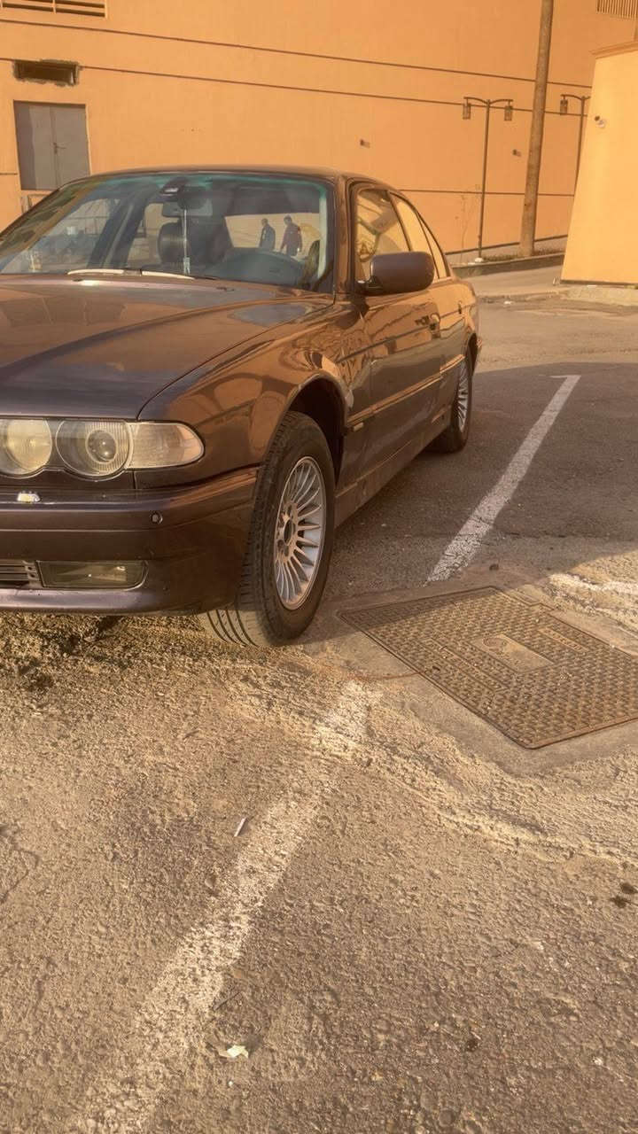 بيئم خفاش  للبيع حجم 44سياره محرك وكير وتبريد مكفولات 
  بس قماره مبدله موديل 97محدثه 2000تحويل ثاني يوم 50السعر مكان بغداد***********
