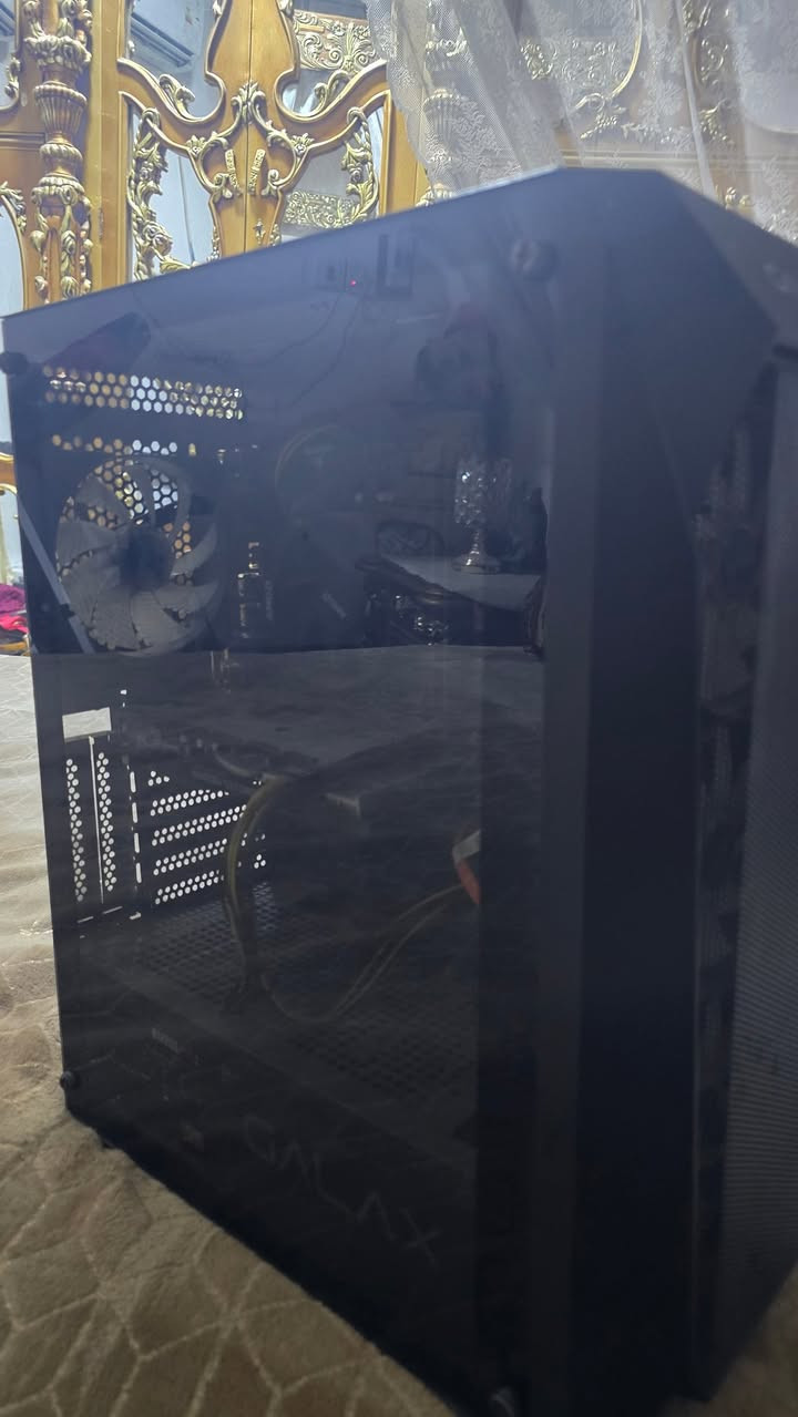 وحدة المعالجة المركزية AMD Ryzen 5 3600‏

بطاقة معالجة الرسوميات RTX 2060 inn03d‏

م.ب اسوس A320‏

ذاكرة الوصول العشوائي 16 جيجا بايت (8*2) 3200 ميجا هرتز

هارد 512 م.2 +500 HDD‏

مزود الطاقة AK 500 وات

جراب جالكسي 4 مراوح RGB للشاشة
لوحة مفاتيح الألعاب + ماوس الألعاب 
مع شاشه كيمنك
السعر 600بيها مجال


**إذا كنت صاحب هذا الإعلان وتريد حذفه لأي سبب، رجاءا أرسل رسالة إلى الدعم الفني**