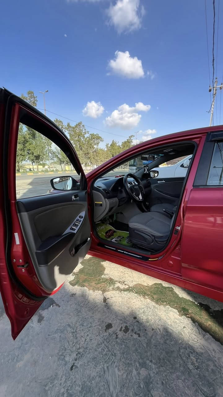 �السلام عليكم 

🚗 هيونداي أكسنت 2017 (أمريكي)
📍 بابل / الحلة مركز المدينة

إذا تدور سيارة اقتصادية، ناعمة وجاهزة بدون تعب… 👇

📍 الممشى: 38,000 ميل فقط
📍 كير ومكينة: جيد جداً 👍
📍 تحكم ستيرن 🎮
📍 مثبت سرعة 🚀
📍 اشاير بالمرايا ✨
📍 شاشة وكامرة 📷
📍 داخل رصاصي ✨
📍 مانع انزلاق (ثبات) 
📍 ويل كروم ✨
📍 نظام ECO لتوفير الوقود ⛽

📌 التفاصيل:

 • حادث خلفي (بجم كبس)

 • رقم بغداد (إنكليزي) جديد

 • السيارة جاهزة بالكامل وما تحتاج أي صرف

 • استخدام خفيف ونظيفة

✨ سيارة عملية ومناسبة للاستخدام اليومي + صرفية ممتازة

💰 السعر: (85 $ ورقه  )

📞 للتواصل: (*********** )

ممتواجد لا فيس ولا واتس اتصل .
