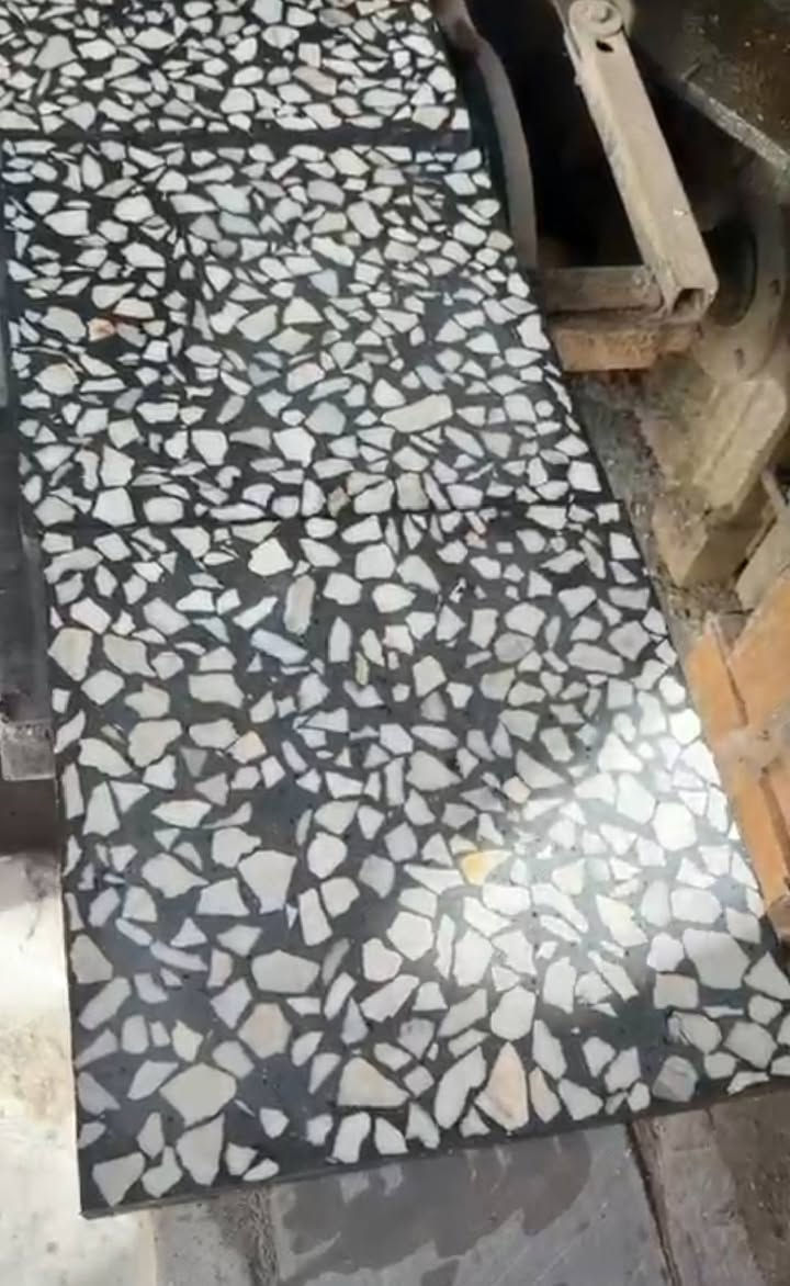 # مرحبًا بعملائنا الكرام 🟡

إنتاجنا من #الكاشي و #الموزائيك يتميز بأعلى جودة ومطعم بأرقى أنواع #المرمر. نقوم بالإنتاج باستخدام #مكبس #أوتوماتيكي للحصول على #كاشي درجة أولى G-W. 

نقدم كاشي #من الدرجة الأولى بأسعار ثابتة ومناسبة لجميع أنواع الكاشي والموزائيك. 😎💪

يمكنكم اختيار اللون المناسب لكم وسنتكفل بعملية التوصيل. 🤗

نستخدم #مواد من الدرجة الأولى والمياه العذبة في عملية الإنتاج، ونحن مستعدون لتجهيز المواد المطلوبة. 🚛🚛👇👇

1- الدينا بلوك من الدرجة الأولى 💯
2- مقرنص من الدرجة الأولى 🌹
3- شتايكر بقياس 80*80
4- الدينا شتايكر ملون بقياس 40*60♣️

💥

كاشي بقياس 40*40 👌👌👌

(كاشي #بغداد🔴

🦾🦾🦾

#سعر #جملة 

#العنوان #بغداد، الكمالية  

للتواصل معنا، يُرجى مراسلة #الصفحة أو الاتصال على الرقم التالي:

***********👉.   رقم الهاتف 📱
***********👉.     📞📱
