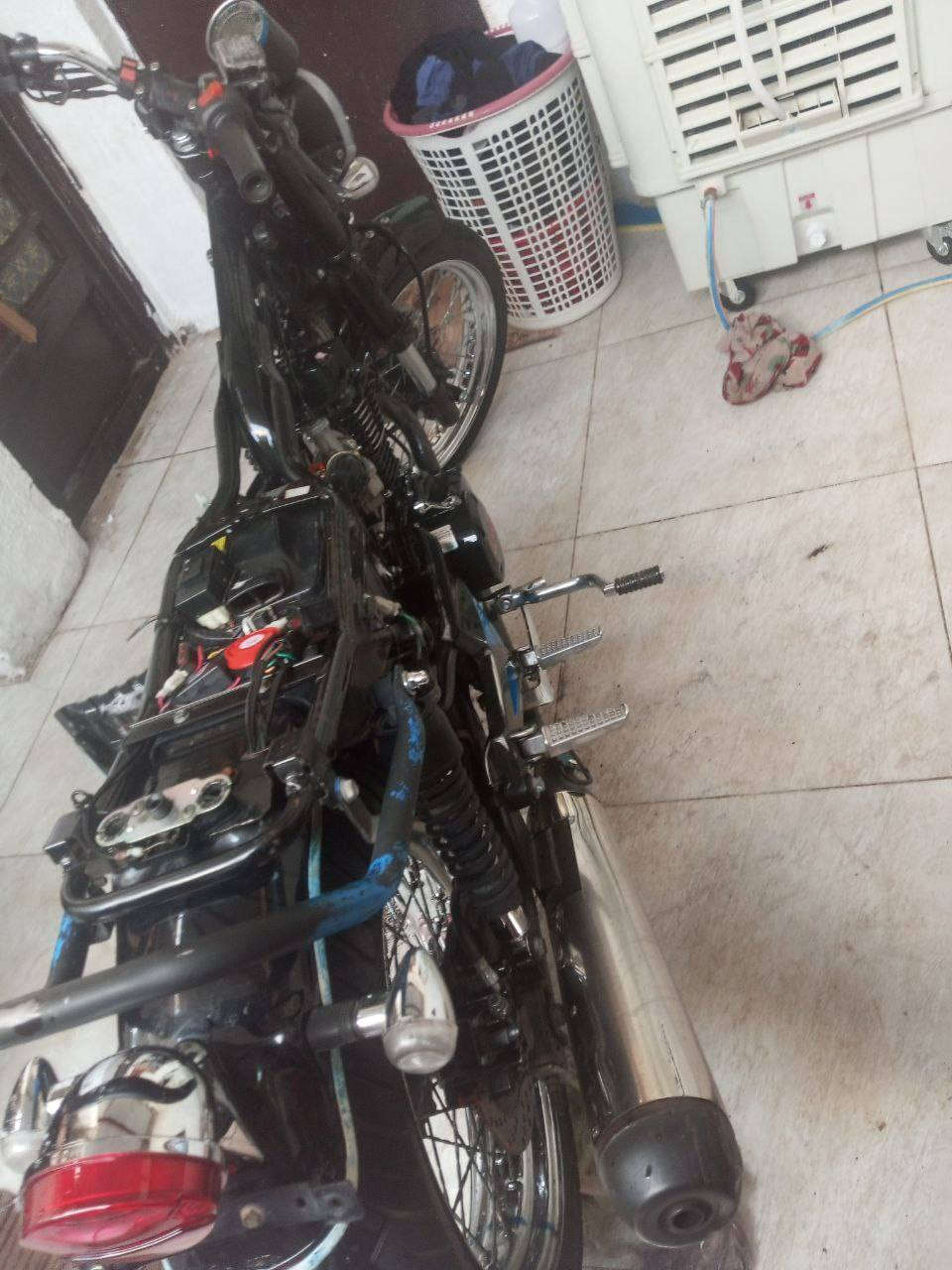 السلام عليكم
دراجه دايون لايتي
الموديل 21
اوراق كامله
نضيفه كلش
كلشي بيها بلادي
مكينه مامفتوحه 
السعر، 1500 قفل 
الشراي يتصل ***********
متواجد ع فيس
الي موشراي لا يتصل أو قفلها 1500 وشكرن
