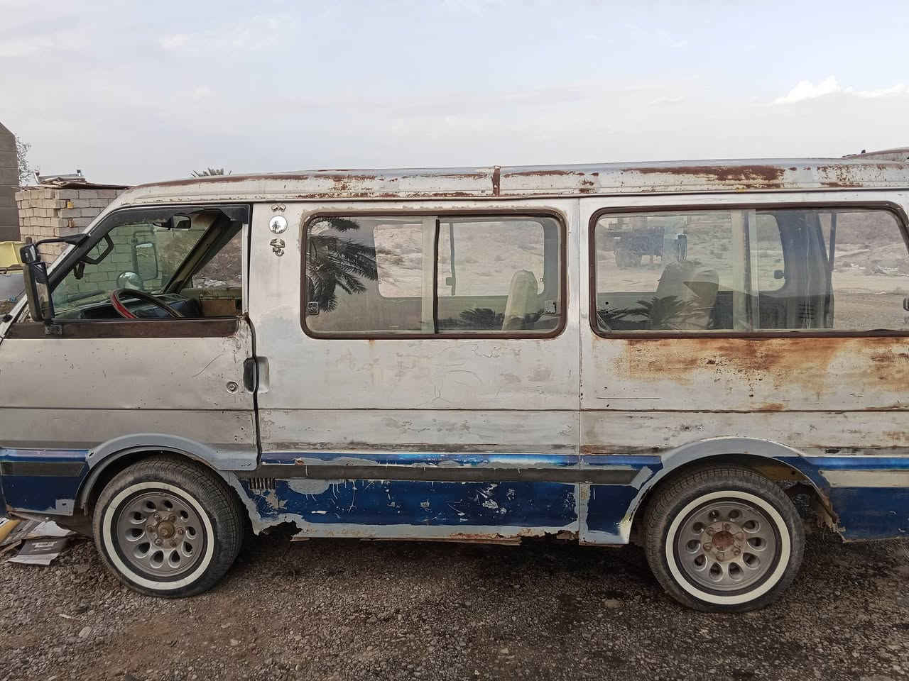 كيا بستا رقم مثنى  السعر ٢٠ ورقه وبيهه مجال قليل سنويه صاقطه من ال ١٩ باسمي ابيعهه هالموجود تجي تكلب وتقتنع عليه بس ابصملك والشراي بي خير ويدلل ***********
