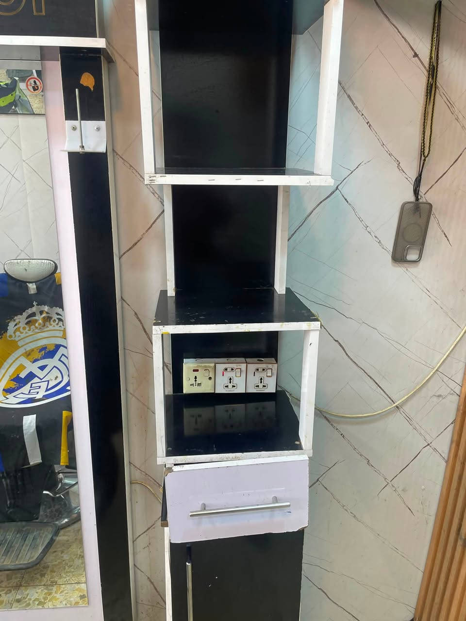 سلام عليكم
ميز عدد 3 + مرايه عدد 3 للبيع اخو الجديد  مكاني كربلاء البوبيات 
الشراي يتصل ***********
