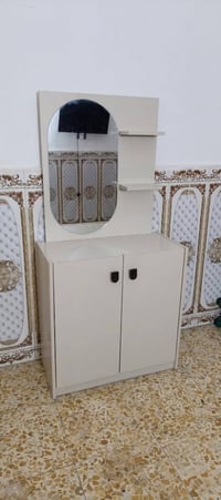 غرفه اخشاب • جديدة • بيها مجال