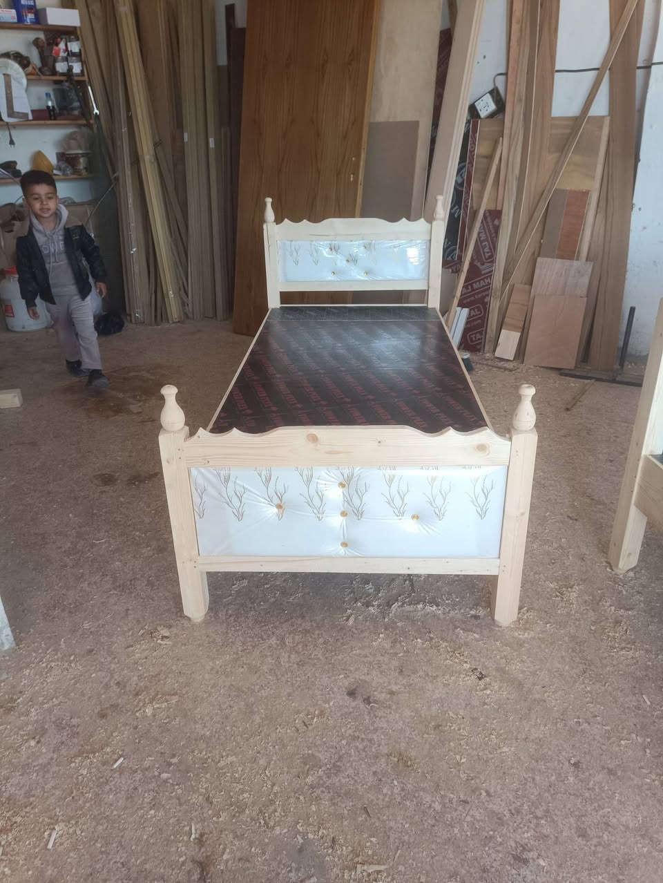 اسره خشب بأشكال مختلفه الخالص حي الجنود ***********
