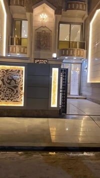 بيت لل بيع مساحه 20 متر واجه 660 نزال 30 كراج سياره حديقه 4 غرف نوم مؤ...