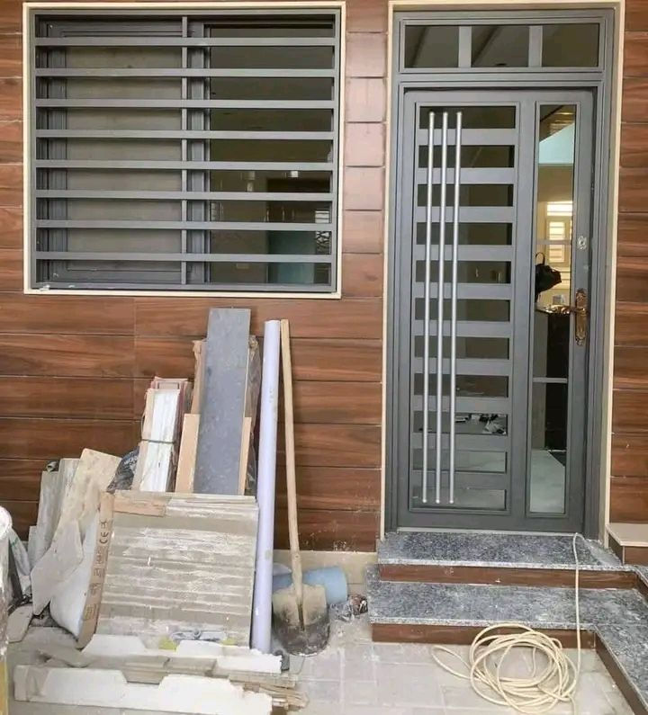 ورشه حداده بلال  بالاعمال الحداده تشمل جميع اصناف الحداده ومنها الابواب والشبابيك والسقايف الحديثه والقديمه ومنها كيا سبان  واضافه الى العمل منها الساندويتش البنل والكرفانات تشمل جميع الاعمال الحره  باداره بلال الحداد 
***********
***********
يوجد لدينا حداد متنقله دخل تكريت
