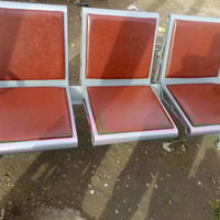 كرسي ٣ مقاعد • نضيف • سعر خاص