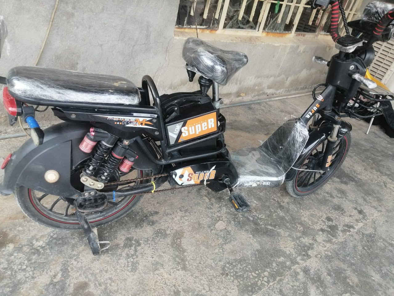 متاح 4بطاريات جدد سويج بصمه كهربائيات كله شغاله جديده كلش بلوتوث لايت عالي ناصي كلشي بيه شغال
السعر 250 وبيه مجال مكان خان بني سعد
***********
