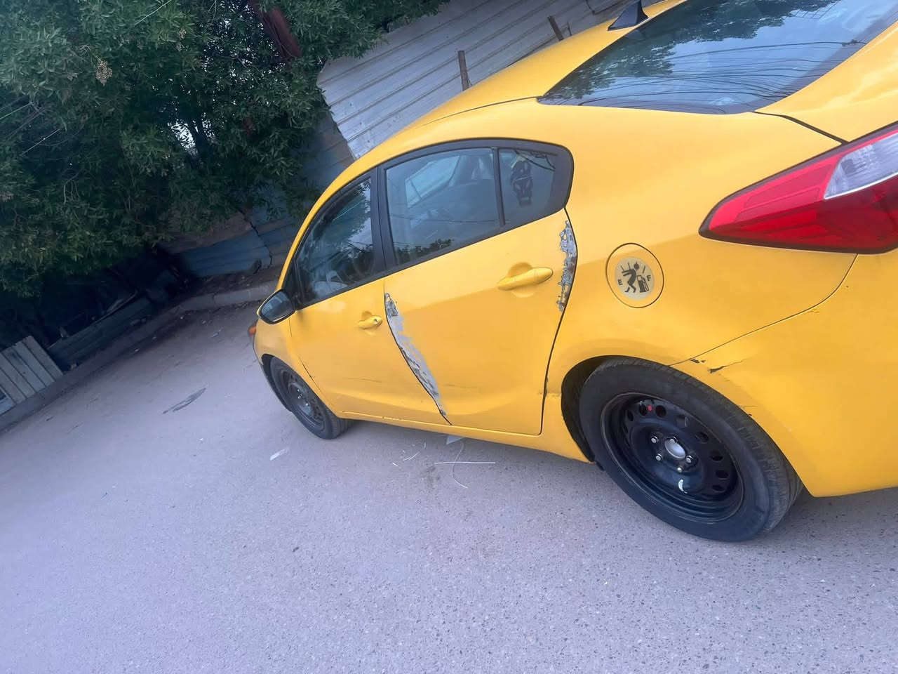 سلام وعليكم فورتي مديل 14 السيارة
كلهة ليبل واحد حدادية خير من الله حدثهة جملغ الامامي نفسة معمر بدون دواخل السيارة سيارة رايدلهة بس صبغة 
كير ومكينة خير من الله السعر 98 وبهة مجال وهاذة رقمي متوفر وتسب ***********
