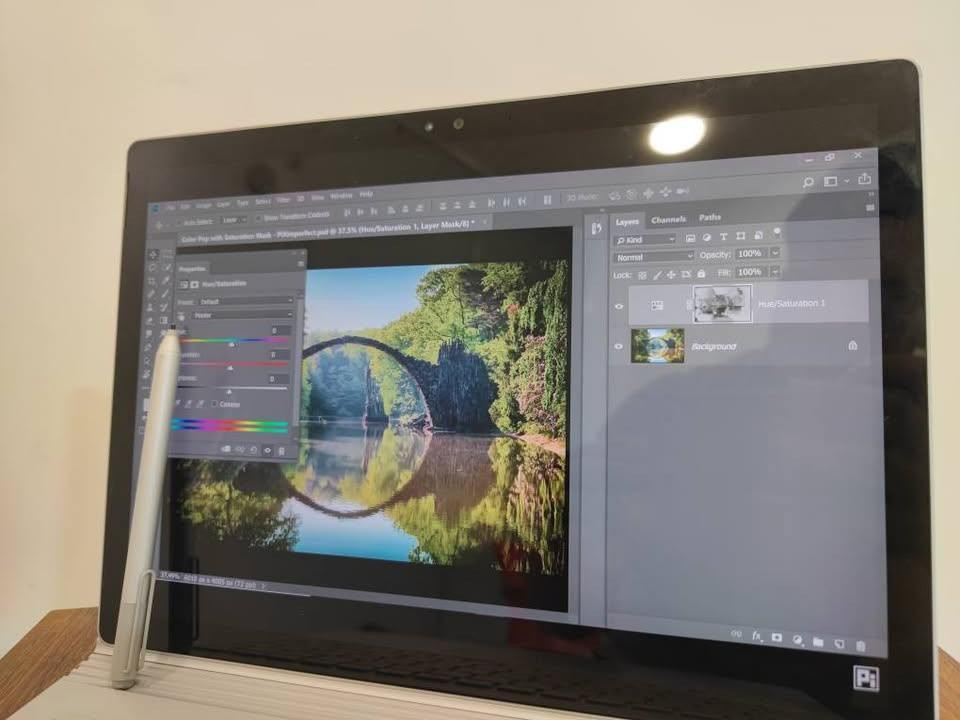 لابتوب للألعاب والدراسة
السلام عليكم شباب
لابتوب من Microsoft Surface Pro مع كرت Nvidia !! 
الجهاز نضيف كلش بدون اي اعطال لو ملاحظات
ويجي بالمواصفات التاليه اكيد 
شاشه بحجم 13inch بدقه ال 4k نوع خامه Led الوان نقيه جدا تدعم اللمس اكيد
معالج ياتي من شركه انتل Core i5-6Th Gen يعني الجيل السادس
كرتين شاشه الاول مدمج مع المعالج Intel UHD520 
والثاني من Nvidia geforce بحجم كلي 5GB 
هارد 256ssd مع منفذ SD كارد اكيد
رامات 8GB 
الشحن يطول قرابه 5 ساعات عمل علما التابلت يحوي بطاريه وكذالك الكيبورد القابل للفصل
يحوي بطاريه ايضا
صوت ستيريو دبل محيطي surrounded 
قلم من مايكروسوفت اصلي 
بصمه وجه فتح وقفل التابلت نضام الحماية 
قادر التابلت على تشغيل برامج صناعه المحتوى Adobe و برامج الالستوريتور وبعض برامج الهندسية بكفائة 
وكذالك بعض الكيمنك 
السعر 400 الف


**إذا كنت صاحب هذا الإعلان وتريد حذفه لأي سبب، رجاءا أرسل رسالة إلى الدعم الفني**