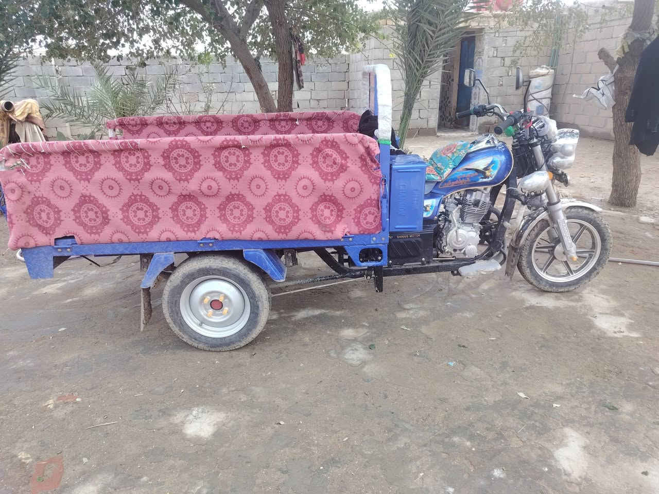 سلام عليكم شباب ستوته تلاثه وعشرين زيرو سعر تلاثه مليون مكان ميسان ناحيت لعزير شراي يدك عله رقم***********
