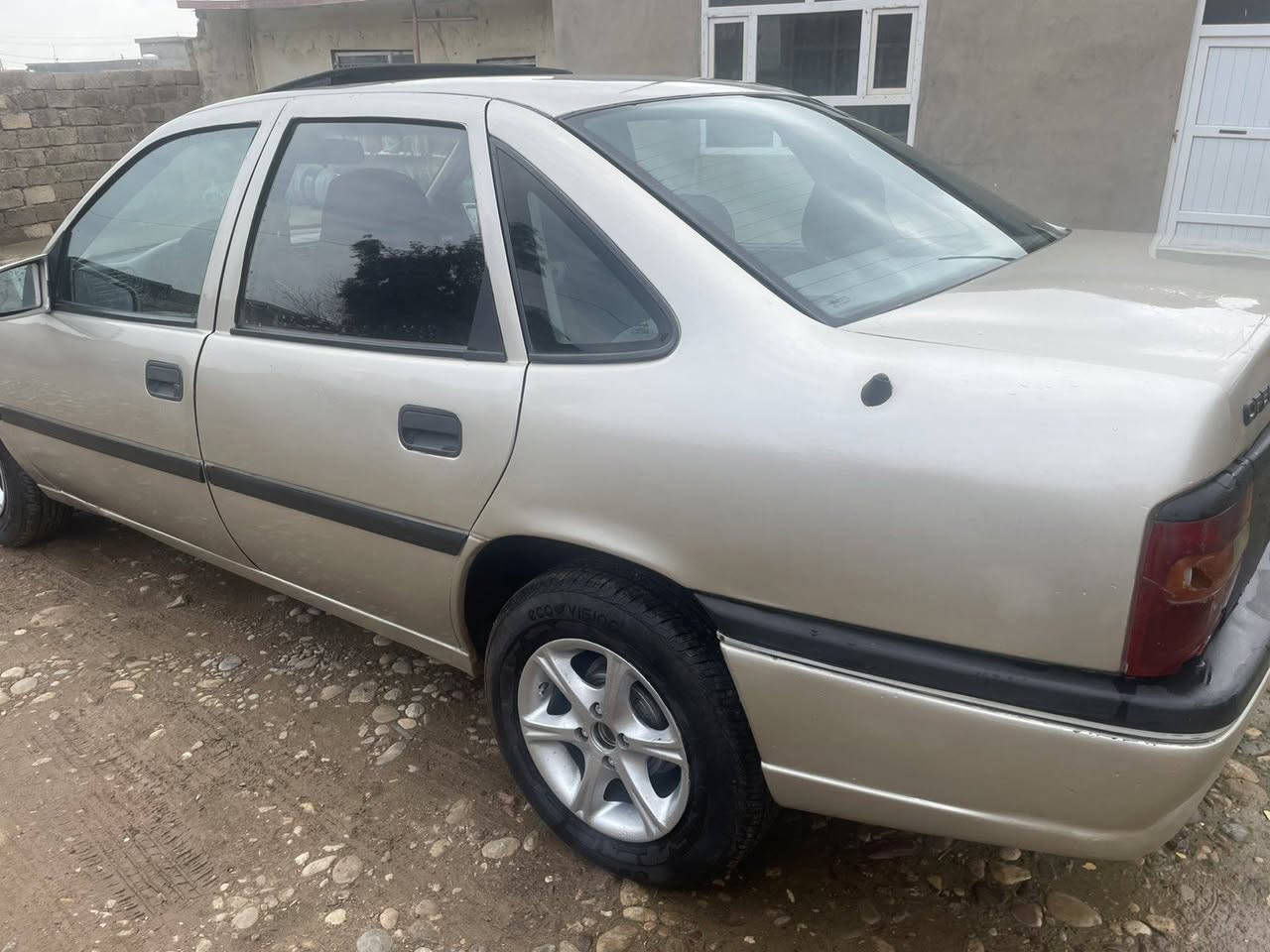 اوبل فيكترا 94شرط تحويل شرط بلا دعم بلا صبغ محرك بها دخان مصبوغ جمال وكاله بسمي طخم  تايات جديد 38 جمال رقم دهوك 395غرامه ترجع حجم 18 ***********/***********
