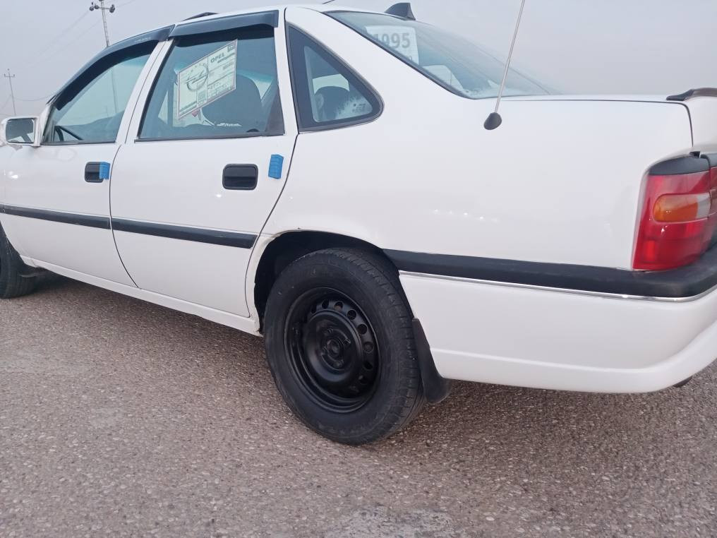 سلام عليكم اخوان. اوبل موديل 1995 ابيض بجم 20عشرين كير عادي كير و محرك بشرط مابي سرف و بخار بدون ضربة كل بيلادي بس صبوغ عام للجمالية رقم سليمانية سنوي جديد لحد 2030 هزة جديد بطاقة بنزين موجود صدر جديد طايات جديد كهربائيات كل يشتغل جام كاربائي دواخل نضيف مابي اي نقص سيارة مال بيت سعر ( 44 ) بي مجال 
رقم موبايل ***********
*********** كركوك, العراق
