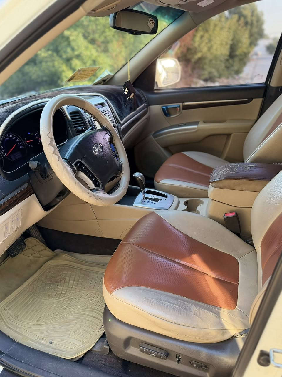 سلام عليكم سنتافي 12 خليجي رقم بغداد بسمي رقم مميز رقم انكليزي
مواصفات 

بصمه تشغيل + ابواب

فتحه سقف 

كرسي كهربائي + جلد كل كراسي

7 راكب

3 قطع تبريد

تبريد بيانو 

فور ويل

مري شفط

مكينه 6 سلندر مامفتوحه

دبل تحكم 

كامره اصليه بل مرايه 

حساس خلفي اصلي

منفذ اوكس 

سياره كفاله من فتح وتبديل سياره بيهه شبرين بل شفه مال بنيد صبغ وشبر بارد بل جنطه فقط 

سعر 165 وبيهه مجال 

استفسار *********** 

مكاني نجف
