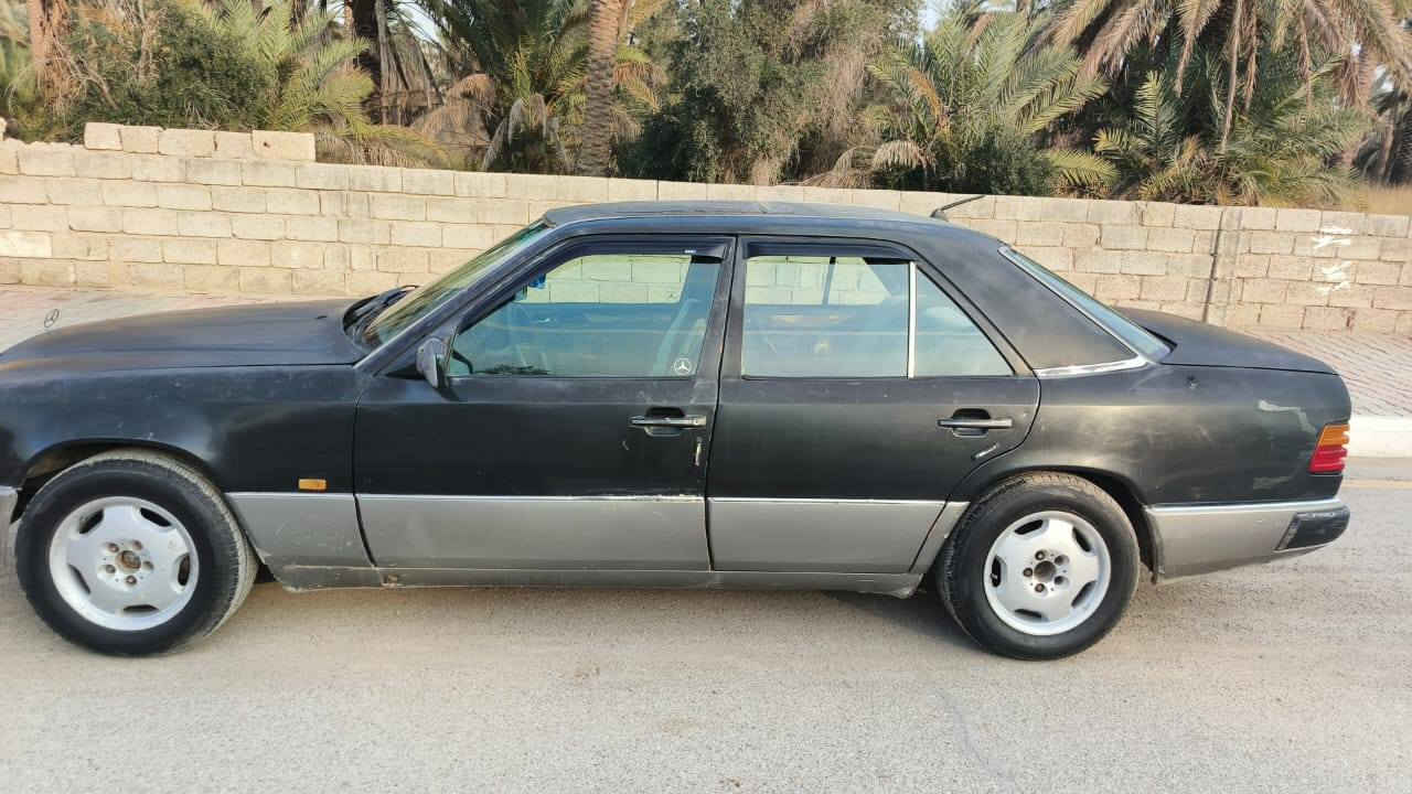 السلام عليكم مارسدس دب موديل 90 محرك ففتي رقم بغداد سنوية لل 27 السيارة جاهزة ناقصهة  بوليش صبغهة جارد للعلم صبغهة ابلادي ورقم جديد باسمي هزة جديدة السعر 48 وبيهة مجال اتصل وتدلل‏‪0770 354 3430‬‏
