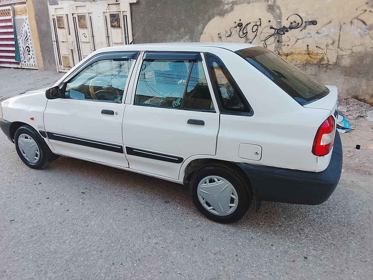 سلام عليكم سايبه للبيع موديل 11ديلوكس  بيه طخه بجاملخ الخلفي محرك وكير وحداديه وتخم تاير  وشواصي شرط كفاله سنويه مشروع وطني الل 2028 بسمي مكان كربلاء سعره 28 وبيه مجال ***********
