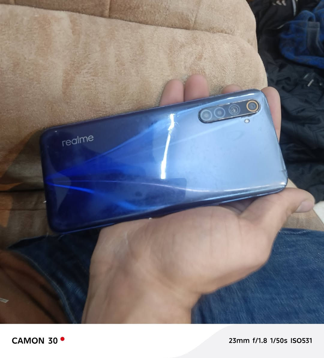 سلام عليكم جهاز ريلمي نضيف كلش كله شغل ذاكره ١٢٨ نت صوت مخابره كامره كله شغال مكاني بغداد ام الكبر والغزلان ***********
