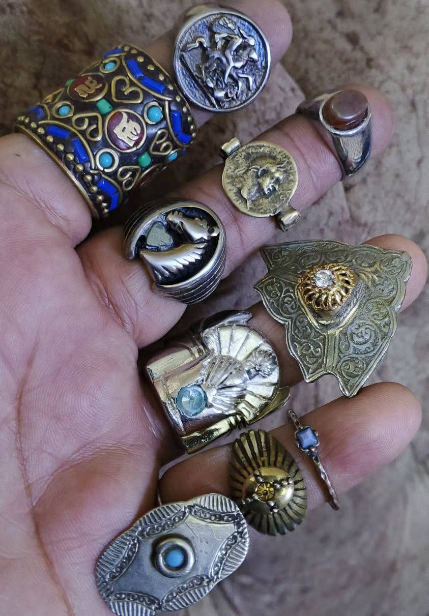 من النوادر الاحجار المصوره والخواتم الفضه والسبع معادن للاستفسار ***********
