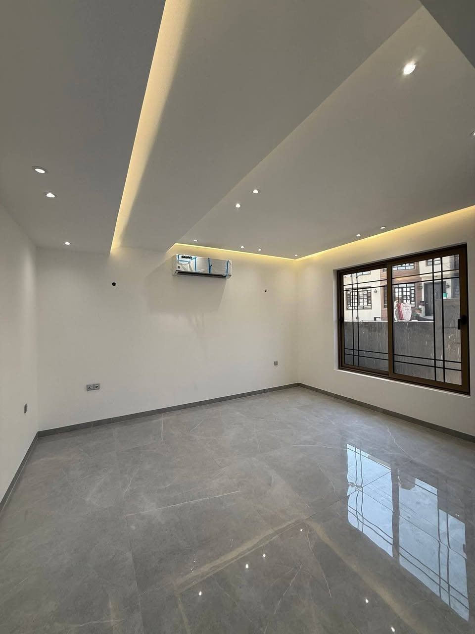 : 🏠 حقق حلم العمر.. وبسعر التكلفة فقط!
​لأننا نؤمن أن المسكن حق للجميع، أطلق مكتب الماس للبناء والإنشاءات أقوى عرض حصري لهذا العام. 💎
​✅ العرض: بناء دارك السكني بدون أي أجور مكتبية.
✅ السعر: تدفع قيمة المواد الإنشائية فقط (سعر التكلفة).
✅ المدة: العرض ساري لمدة شهر واحد فقط.
​لا تدع فرصة العمر تفوتك، ابدأ ببناء مستقبلك مع خبراء الهندسة والبناء وبأقل التكاليف الممكنة في السوق.
​
📞 للحجز والاستفسار: [*********** /***********]
​مكتب الماس.. نبني لك الثقة قبل الجدران. 🏗️
