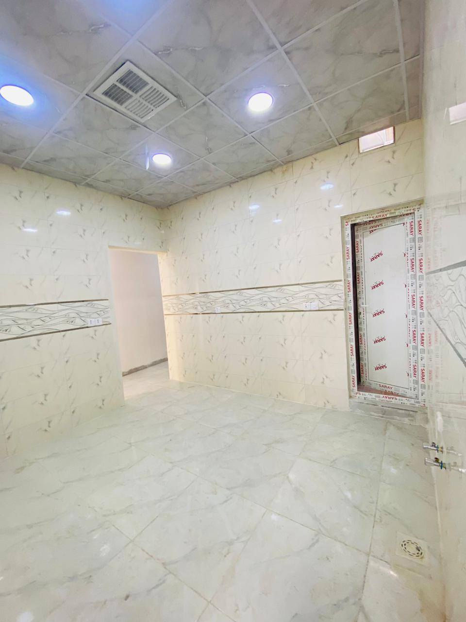 دار للبيع طابو صرف شرط التحويل
مساحه الدار ١٠٠ متر طولي طابقين درج خارجي
كركوك حي العسكري قرب مدرسة الجوهرة
الدار طابقين يحتوي على غرفة نوم وهول مع مطبخ واستقبال صحيات داخلي و خارجي و كراج مع درج خارجي
الطابق الثاني نفس محتويات الطابق الأول
بيت نظيف بناء حديث فول سيراميك و سقف ثانوي  و نظام تبريد مركزي
منطقه هادئه و خدمات كامله قريبه من المدارس
السعر علق بكلمه تم يجيك السعر على الخاص
للاستفسار الاتصال على ***********
او زيارة مكتب قصر الصيادة للعقار حي العسكري قرب جامع صالح بهاءالدين بصف المستوصف
