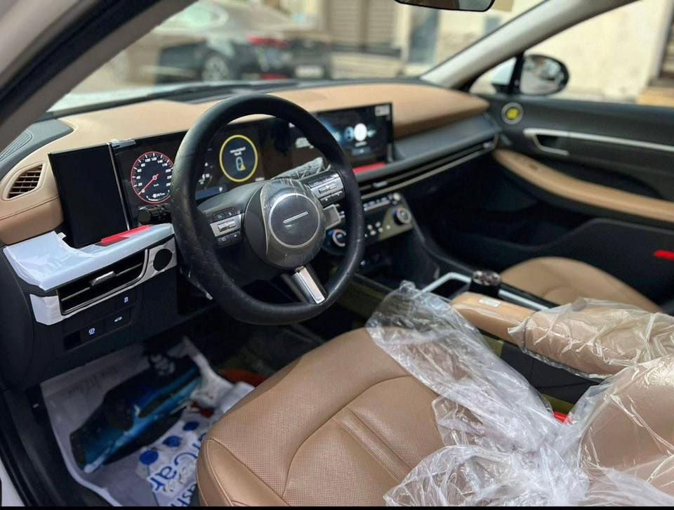 سوناتا هايبرد 2024  ( خـليـجـي )
رقمه (بغداد) خصوصي 

 اقساط ( نظام مقترض وكفيل ) راعيها بال بغداد جدآ إنسان طيب

ماشيه (40 ) الف 

كفاله عامه 

فول مواصفات 1/1

حجم المحرك .. 2000 هايبرد 

بانوراما + بصمة + تشغيل عن بعد 

حساسات أمامية و خلفية 

لايت زينون + LED متصل 

بك لايت LED متصل 

دخول بصمة ذكي 

المرايا كهرباء 

هاند بريك كهرباء  

دشبول شاشة ديجيتال متصل 

شاشة Apple Car play and Android Auto 

كاميرا دوارة 

الانارة الداخلية LED ٦٤ لون متغير 

مقاعد جلد 

شفتات مقود مثبت السرعة Cruise 

المودات والاوامر الصوتية 

شاحن هاتف Wireless 

المقاعد الأمامية كهرباء 

تبريد شاشة مناخين منفصلين 

قطعتين تبريد 

أوتو هولد Auto Hold  

بردات أبواب خلفية 

تطعيم الدواخل ألمنيوم 

الصندوق نضام كهربائي 

السعر … 215 وبي مجال 

للاستفسار …***********

***********
