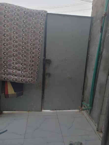 للبيع بيت في سوق الشيوخ الدجين  شارع المولد يتكون من غرفه  ومطبخ حمام داخلي وصاله نقص بيها  بس مخمر وصحيات خارجيه ستقبال عل نص  مساحه 100 متر مربع شارع 12 عرضه ركن عله شارعين لفرعي 7 امتار الارضيه سيراميك صحيات سيراميك للسقف ستفسار اكتب تم وتصل واتساب ***********
