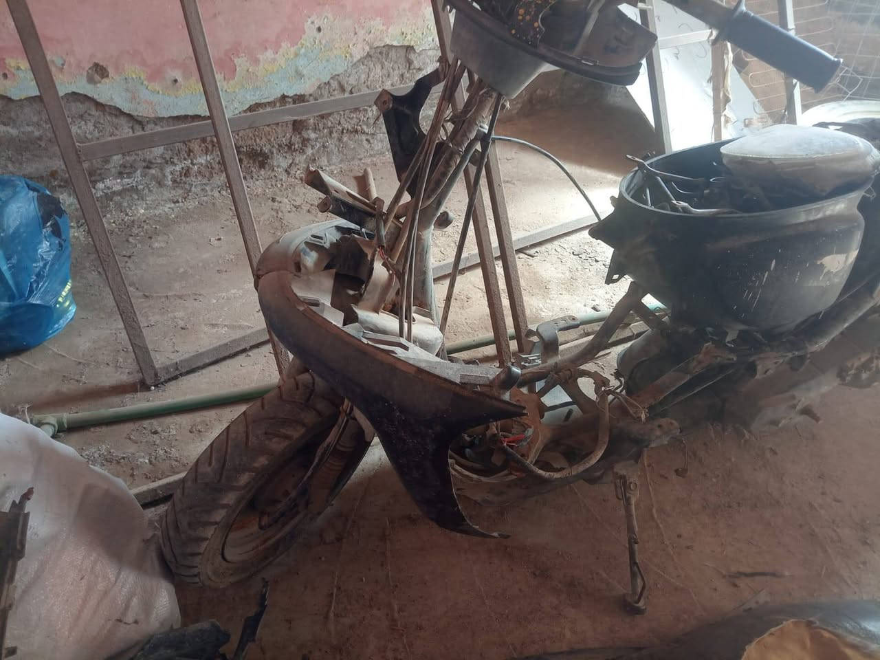 دراجة 5زروف متروكة
تفيد تفصيخ
***********
مكاني القرنه
