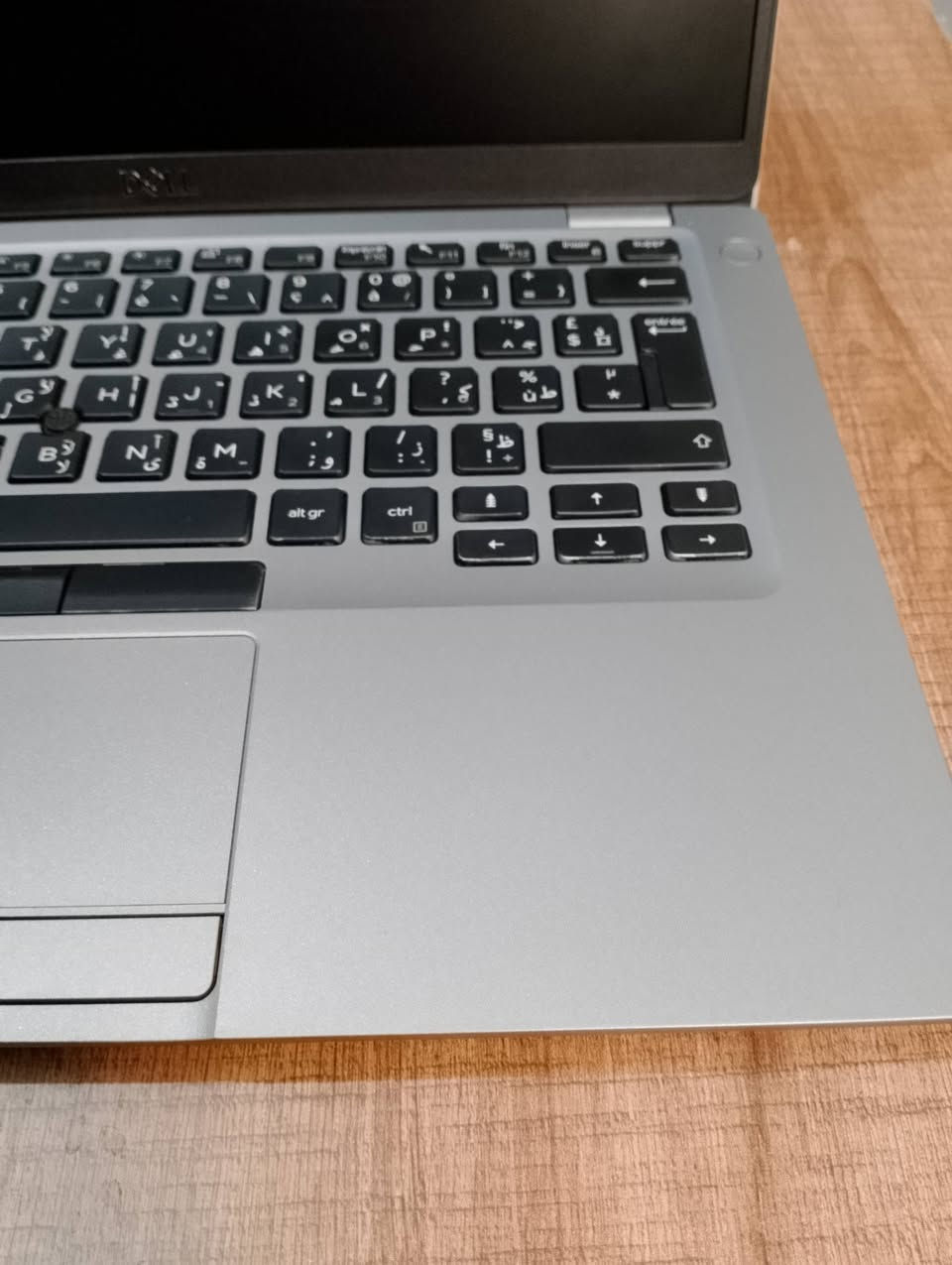 الأداء القوي والسعر المثالي.. Dell Latitude 5410 💻
​جهاز فئة العمل الشاق (Business Class) المصمم للأداء المستمر والأناقة.

​🚀 المعالج: Intel Core i5 جيل عاشر (سرعة واستجابة ممتازة).

​⚡ الذاكرة: 8GB RAM مع هارد SSD 256GB (إقلاع في ثوانٍ).

​🖥️ الشاشة: 14 بوصة بدقة FHD (1080p) لألوان واقعية ومريحة للعين.

​🔋 البطارية: أداء ممتاز يدوم طويلاً.
​⚖️ التصميم: هيكل متين، وزن خفيف، وشكل نحيف وعصري.

​🔌 المنافذ: يدعم Type-C و HDMI و USB 3.2.

الجهاز نظيف جدا كما موضح بالصور 
​💰 العرض الأقوى:285 ألف دينار فقط!
🎁 العرض يشمل: التوصيل مجاني لباب بيتك.


**إذا كنت صاحب هذا الإعلان وتريد حذفه لأي سبب، رجاءا أرسل رسالة إلى الدعم الفني**