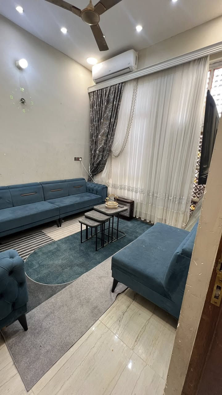 السلام عليكم
دار للبيع بناء 2021 المساحه  100م طولاني
الصحفين مقابل المستشفى اللبناني
طابقين كامل للأستفسار (***********)
