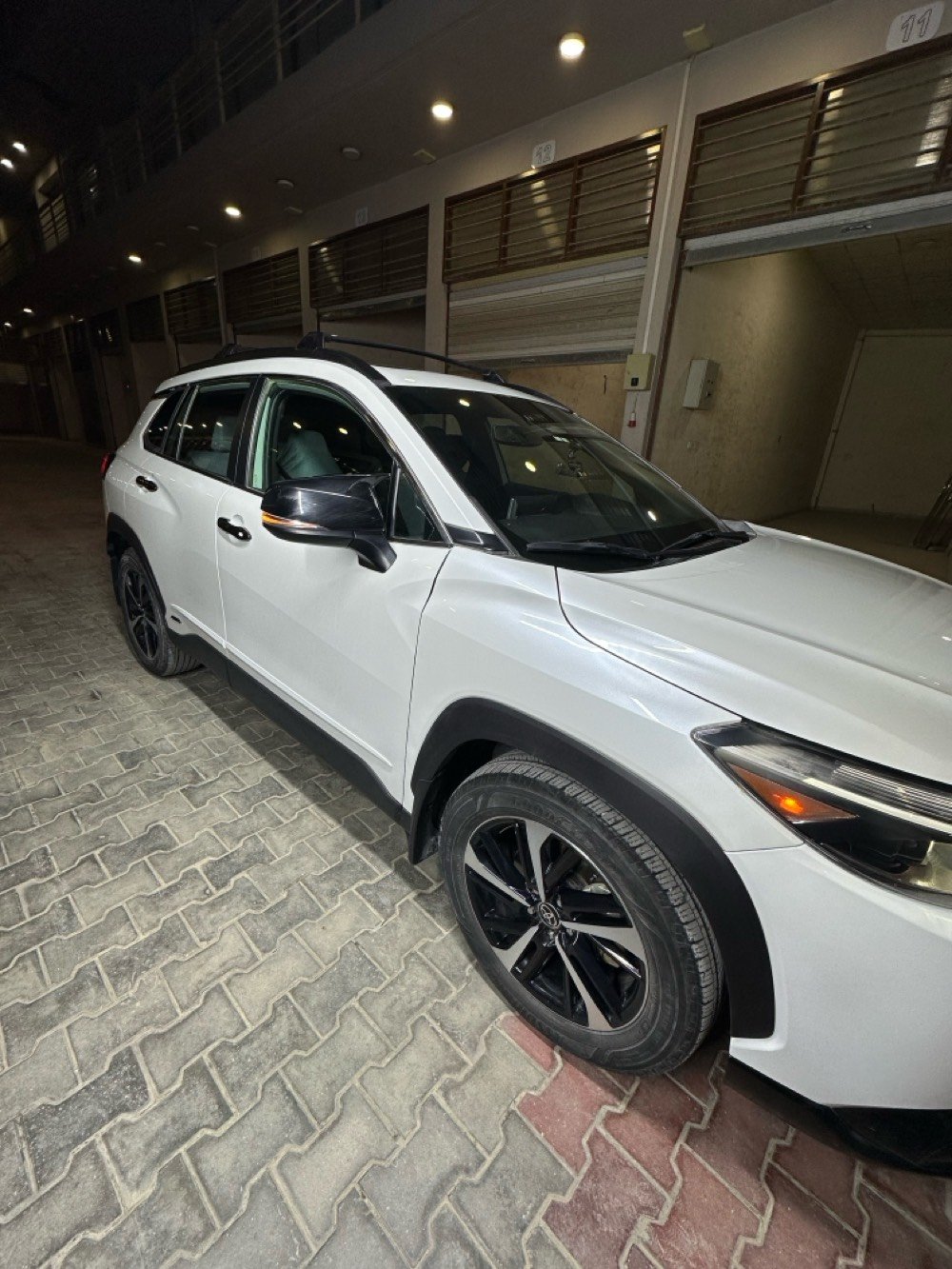 للبيع Toyota Corolla Cross Hybrid XSE 2024🇺🇸

✅ فئة XSE أعلى مواصفة
✅ محرك 2.0 هايبرد اقتصادي
✅ فتحة سقف 
✅ دفع رباعي AWD
✅ جنوط رياضية 18 إنج
✅ مصابيح LED
✅ شاشة وكاميرا خلفية
✅ رادار ومثبت سرعة ذكي
✅ مراقبة النقطة العمياء
✅ تدفئة مقاعد 
✅    كرسي السائق كهربائي مع دعم أسفل الظهر
✅    مقاعد SofTex (جلد )
✅      تكييف أوتوماتيك ثنائي المنطقة و تبريد خلفي 
✅شاحن لاسلكي
✅ باب الجنطة كهربائي 
✅ تشغيل عن بعد 
✅اشاير بالمري 

✅ Apple CarPlay و Android Auto

انظمة الأمان

•  رادار أمامي.
•  مثبت سرعة راداري.
•  نظام المحافظة على المسار.
•  فرملة طوارئ أوتوماتيكية.
•  مراقبة النقطة العمياء.
•  تنبيه حركة المرور الخلفية.
•  حساسات أمامية وخلفية مع كاميرا رجوع

السيارة وارد أمريكي، نظيفة جدًا، الضرر موجود بالصور فقط بنيد ومصلح نفسه ومصبوغ بالإضافة إلى الجاملغ بيه بارد وتكحيل موجود بالصور 
الايرباك الطاك فقط السائق 
السيارة جديدة ونظيفة 
السيارة باسمي واني مستوردها  رقمها بابل 
ماشية 31 ألف كيلومتر قابل للزيادة 
رقم السيارة بابل 
📍الموقع: بابل
📞 للاستفسار: (***********)
💰 السعر: (200$) قابل للتفاوض